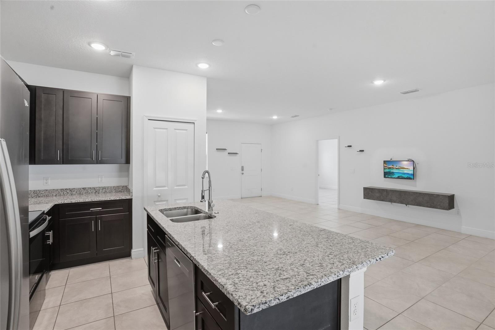 Image 7 of 36 For 1010 Mayfair Place