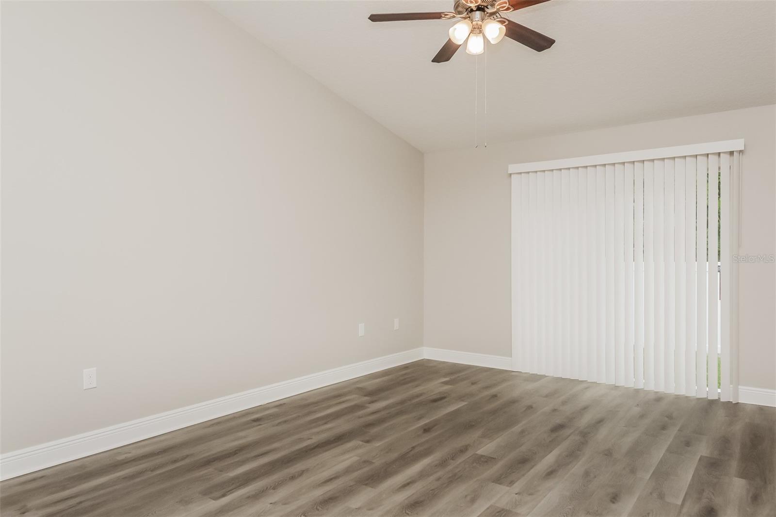 Image 4 of 16 For 463 Columbia Court