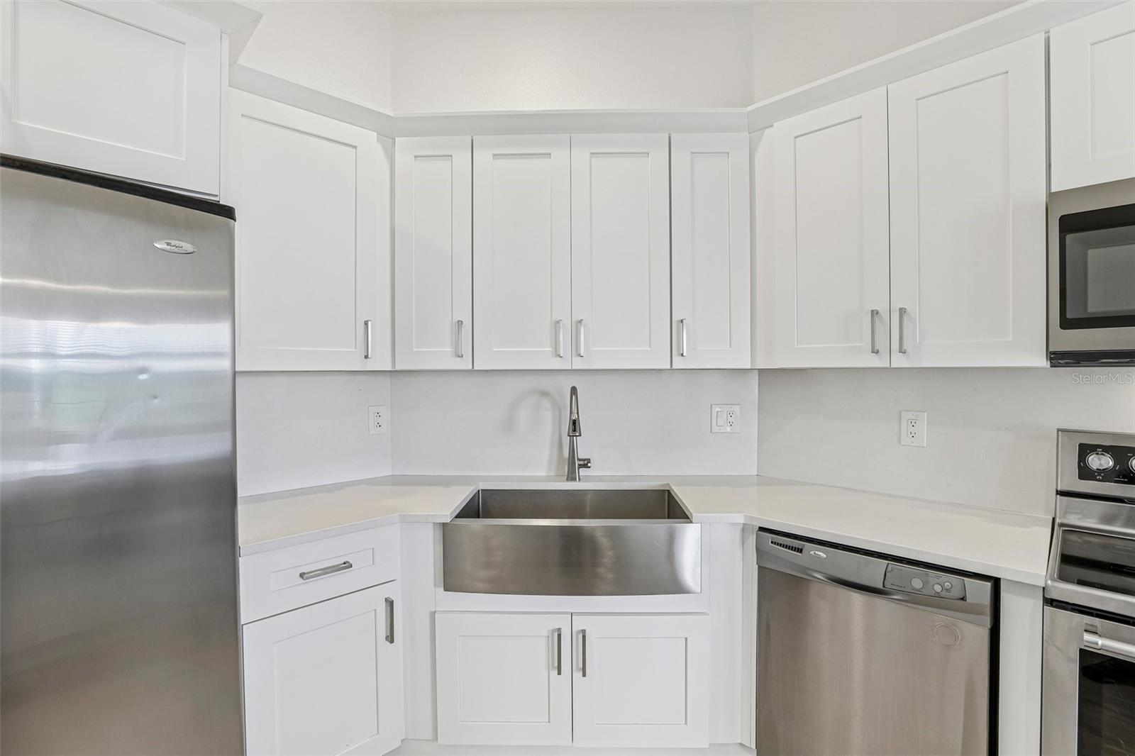 Image 11 of 35 For 2315 Upper Park Road 302