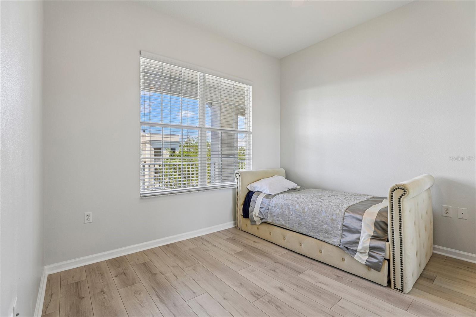 Image 13 of 35 For 2315 Upper Park Road 302