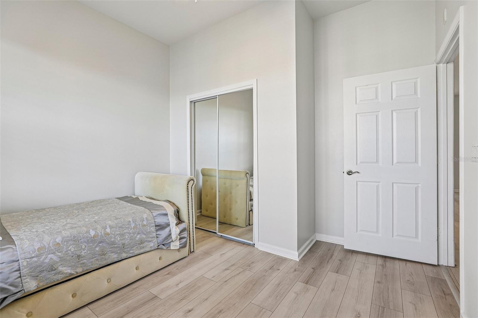 Image 14 of 35 For 2315 Upper Park Road 302