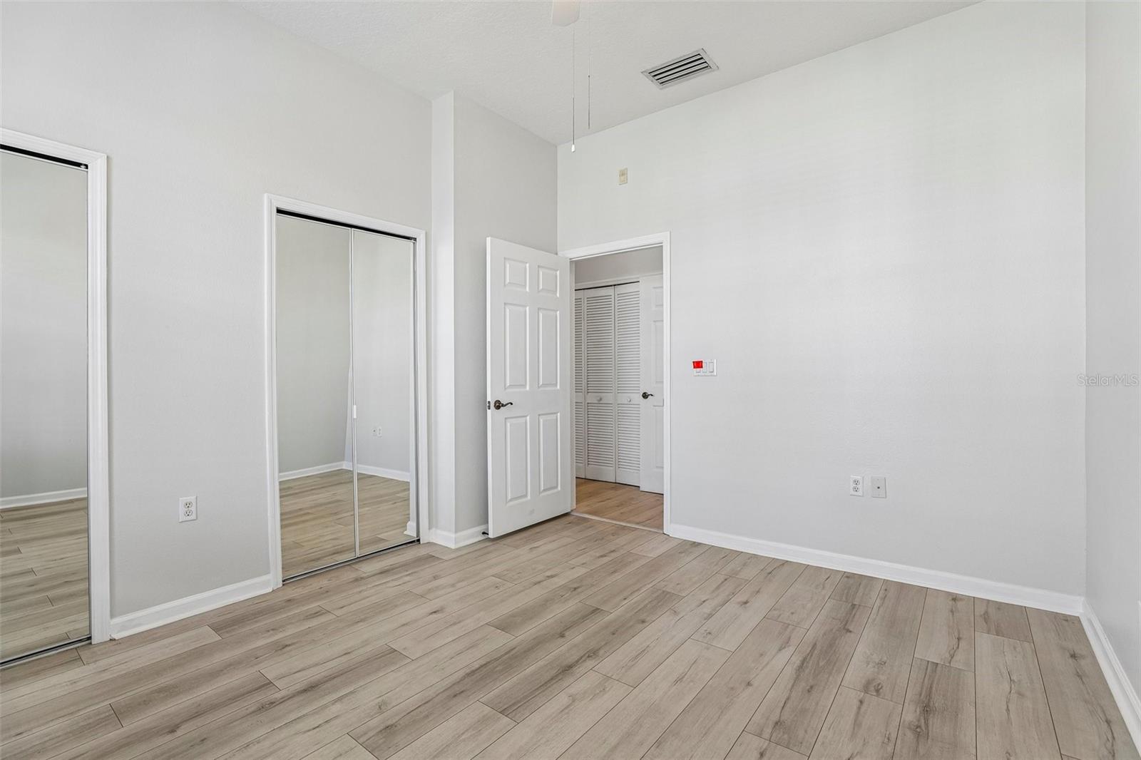 Image 16 of 35 For 2315 Upper Park Road 302