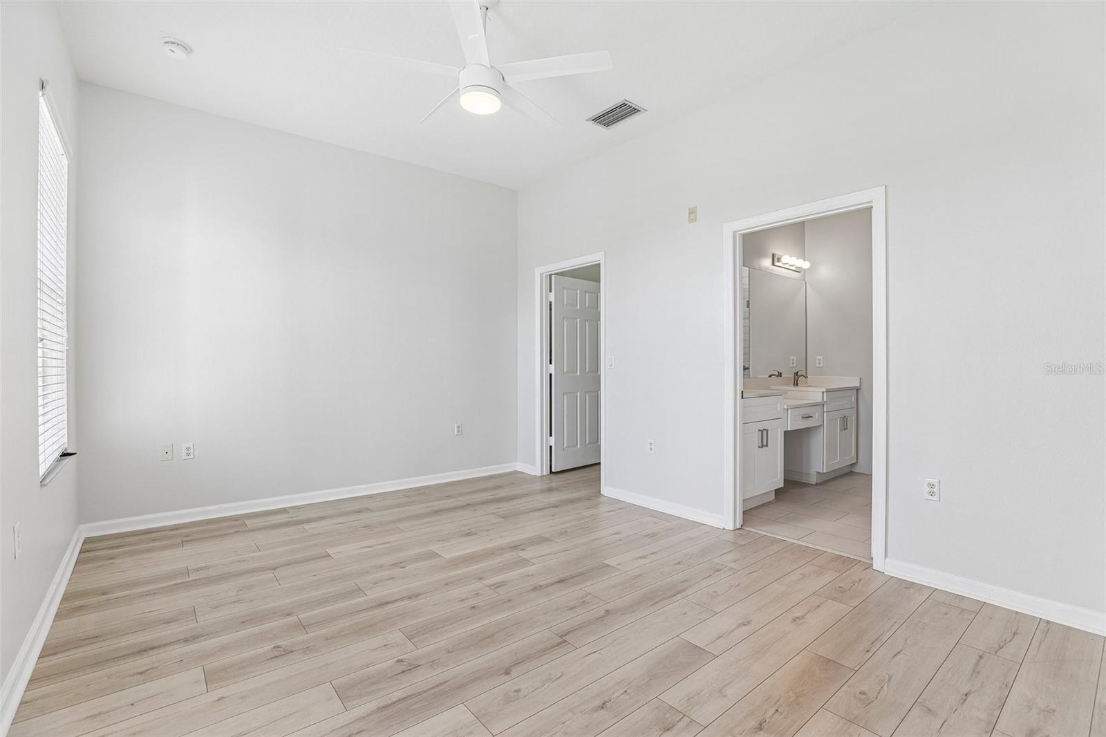 Image 20 of 35 For 2315 Upper Park Road 302