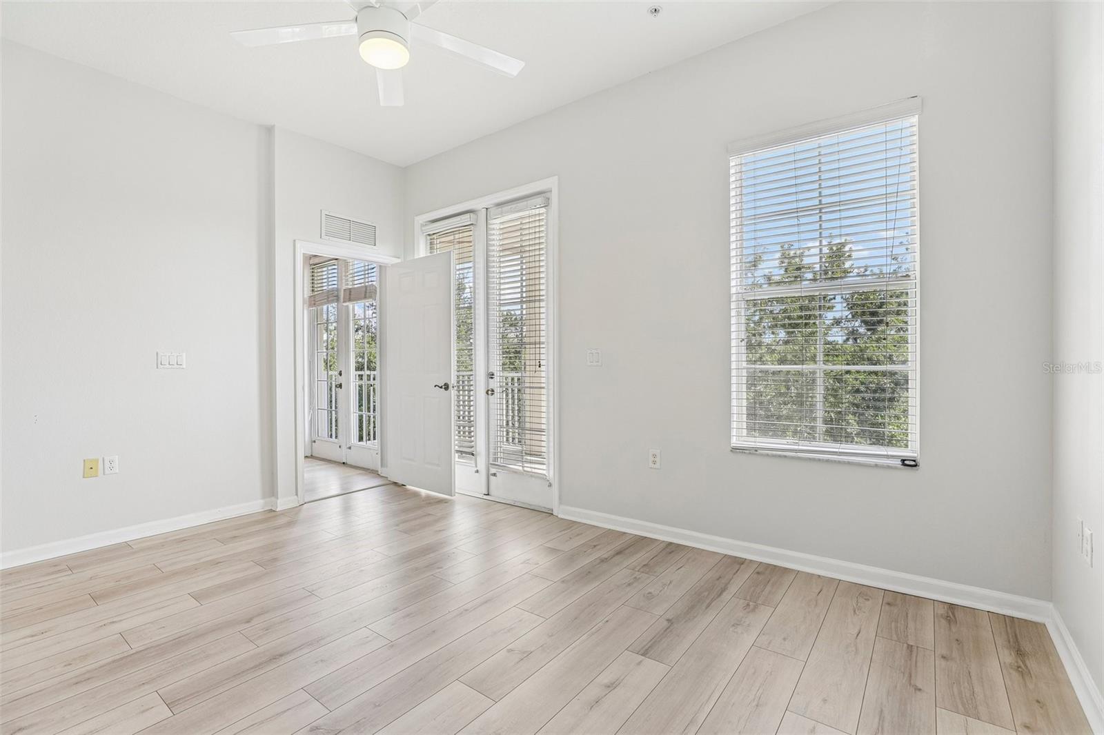 Image 22 of 35 For 2315 Upper Park Road 302