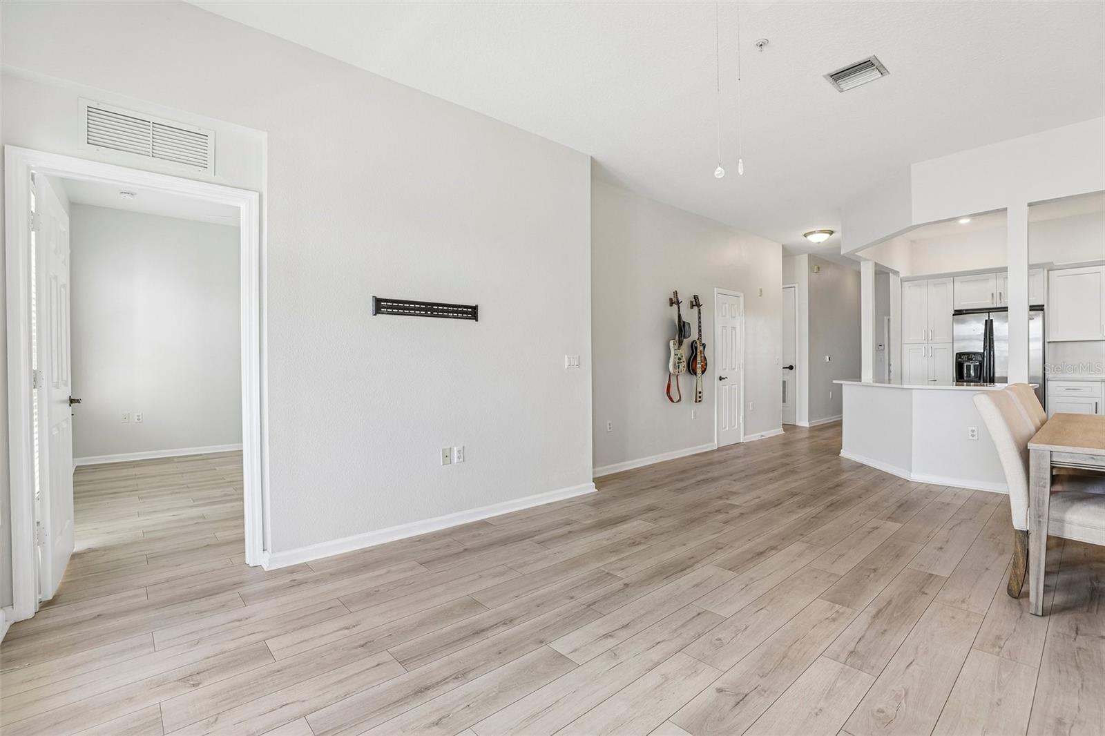 Image 6 of 35 For 2315 Upper Park Road 302