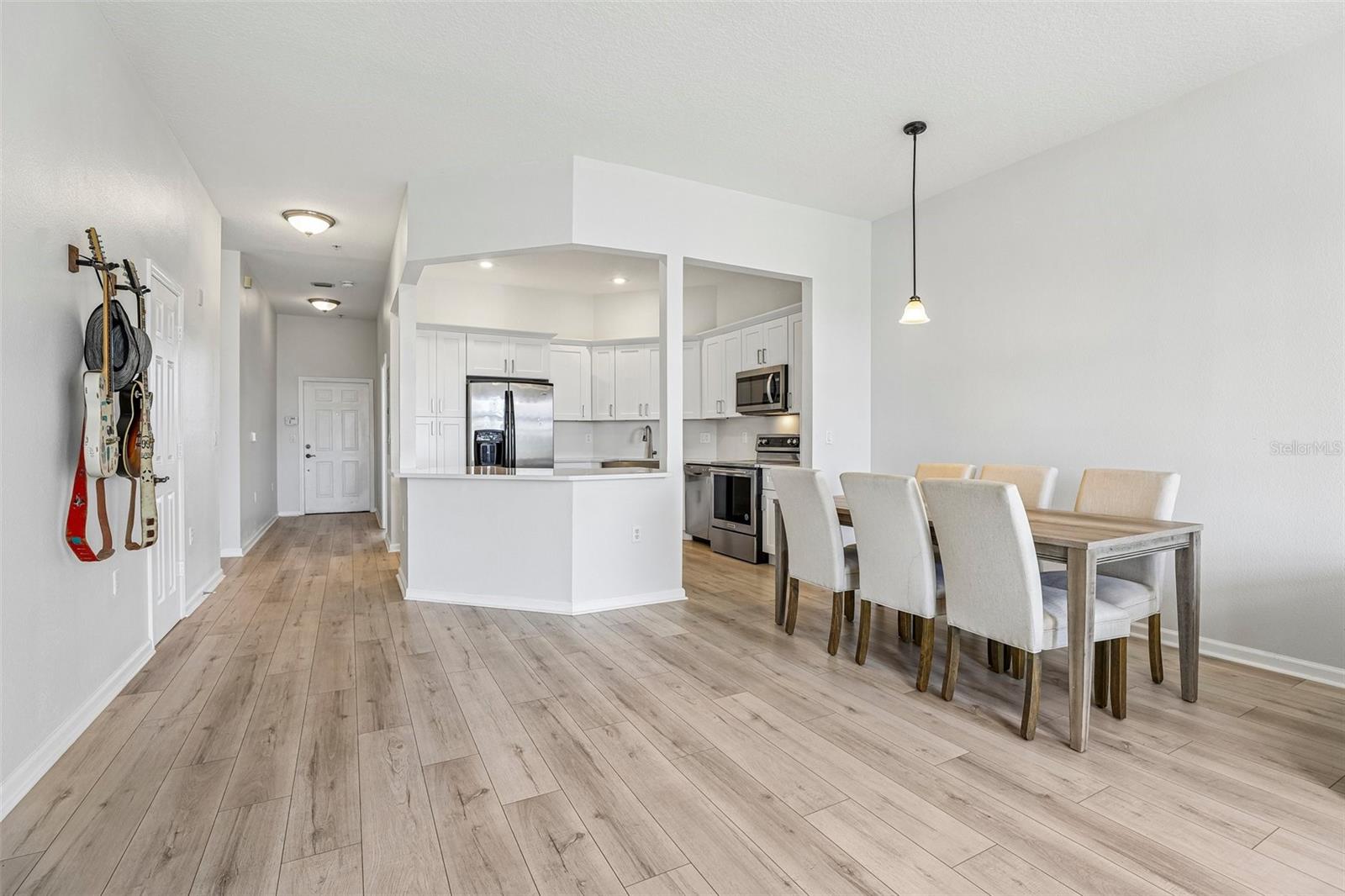 Image 7 of 35 For 2315 Upper Park Road 302