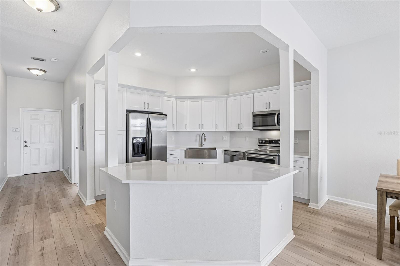 Image 8 of 35 For 2315 Upper Park Road 302