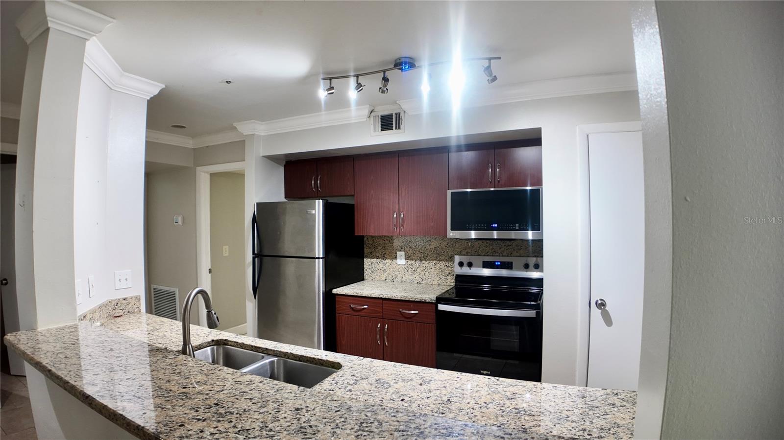 Image 10 of 22 For 486 Pin Oak Place 202