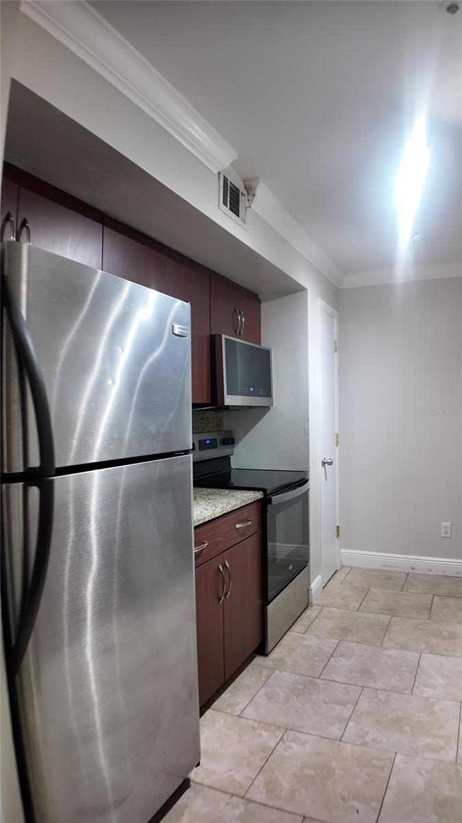 Image 11 of 22 For 486 Pin Oak Place 202