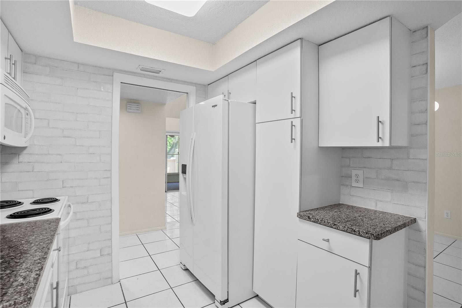 Image 10 of 44 For 704 Glasgow Court 704