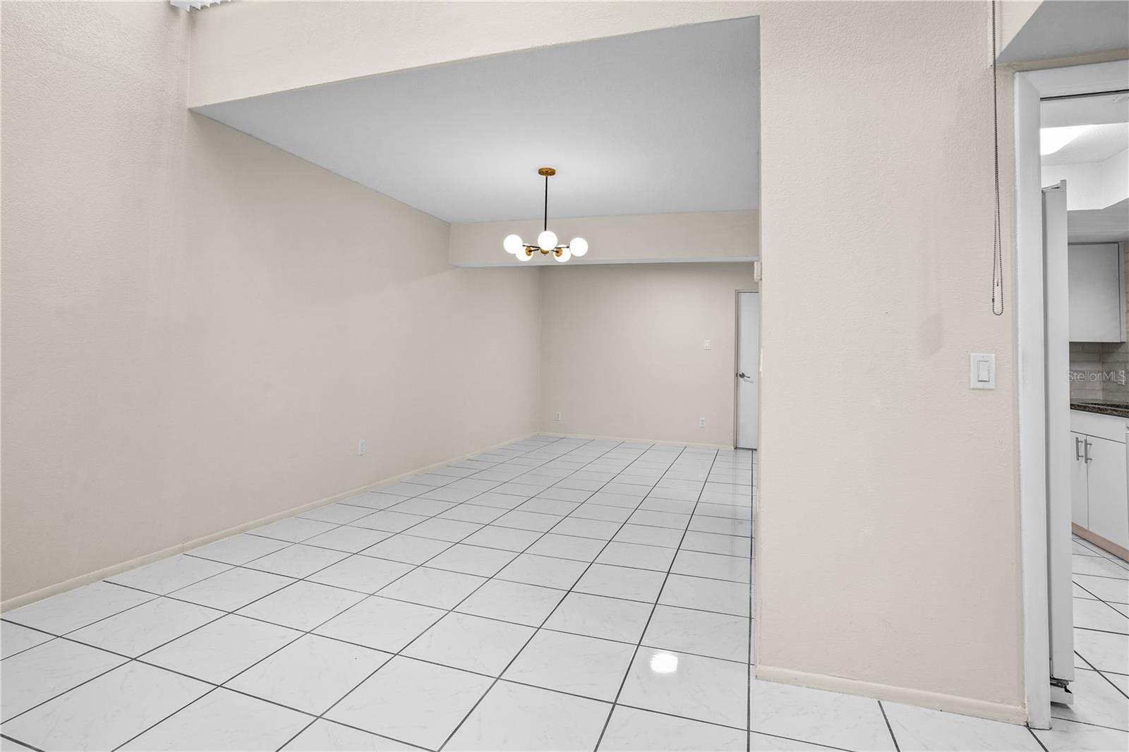 Image 11 of 44 For 704 Glasgow Court 704