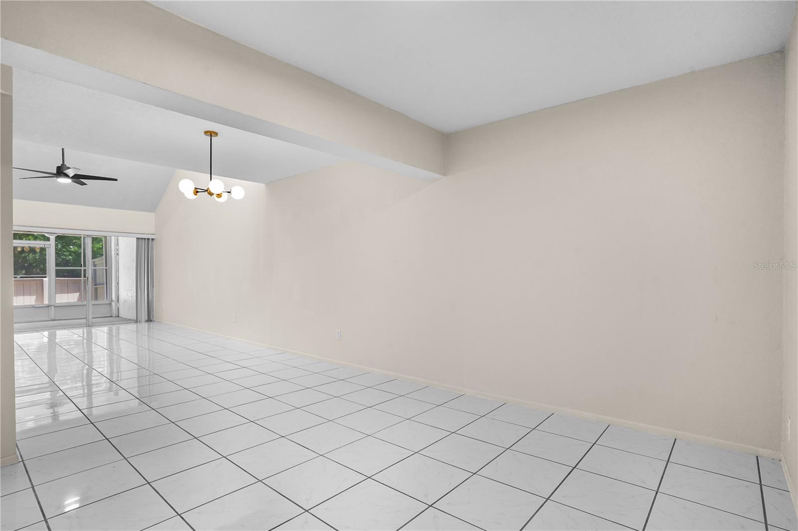 Image 15 of 44 For 704 Glasgow Court 704