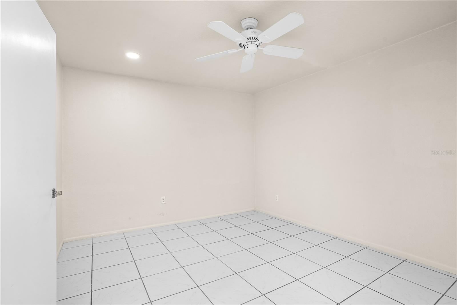 Image 16 of 44 For 704 Glasgow Court 704