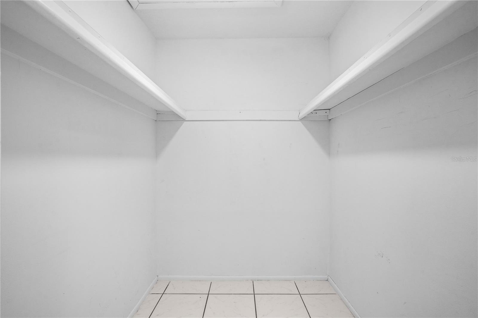 Image 19 of 44 For 704 Glasgow Court 704