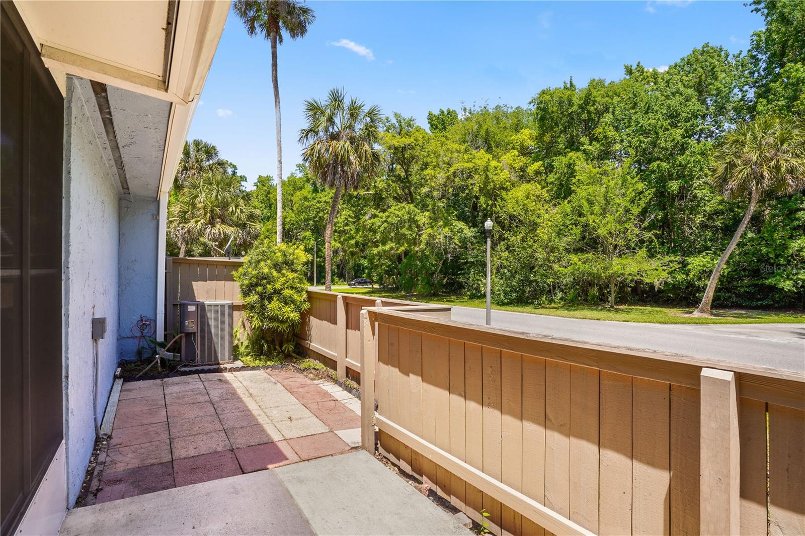 Image 24 of 44 For 704 Glasgow Court 704