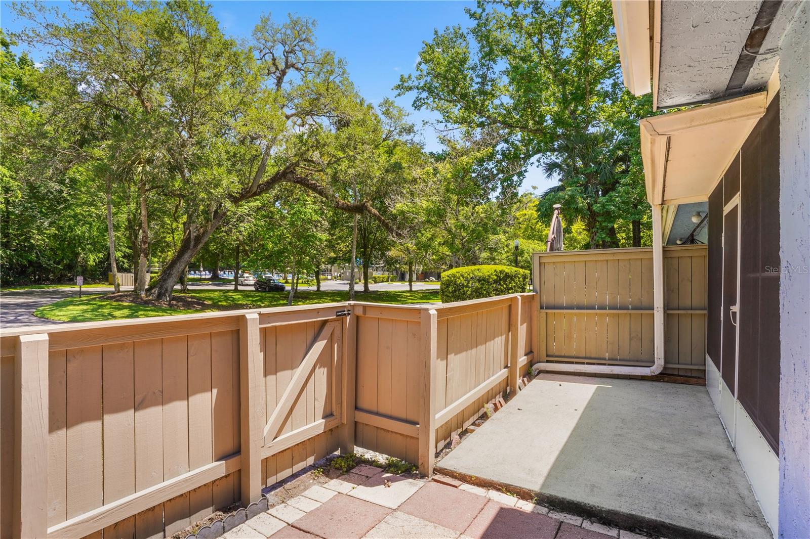 Image 25 of 44 For 704 Glasgow Court 704