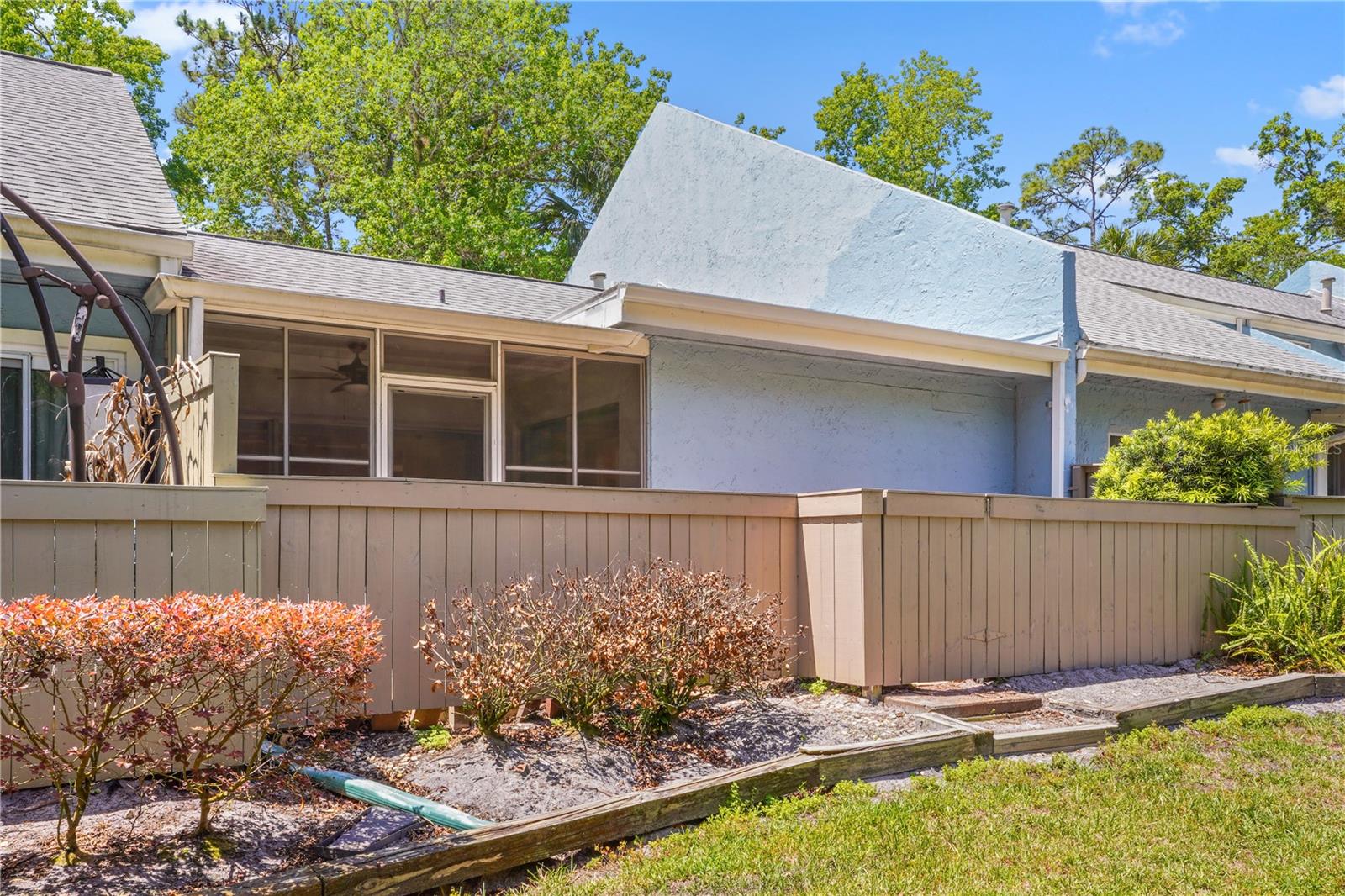 Image 34 of 44 For 704 Glasgow Court 704