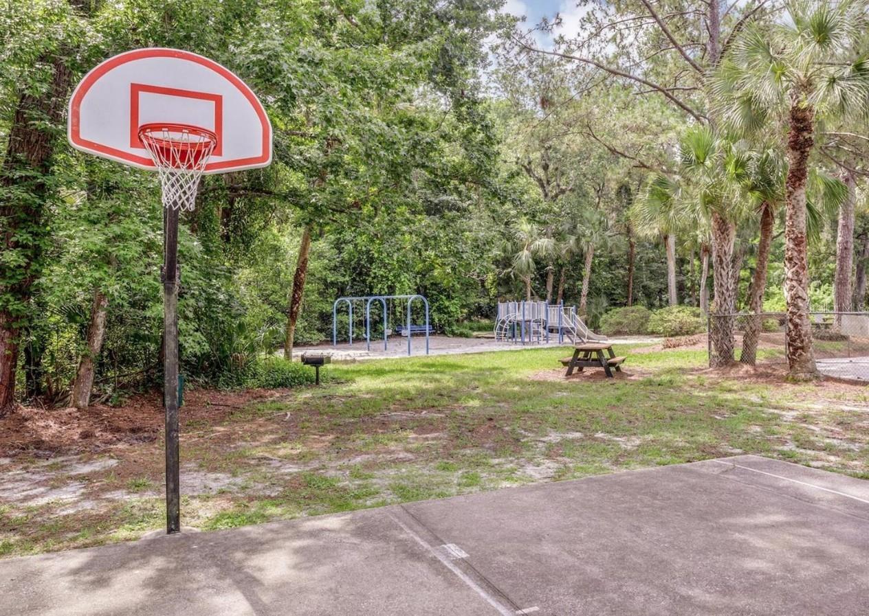 Image 36 of 44 For 704 Glasgow Court 704