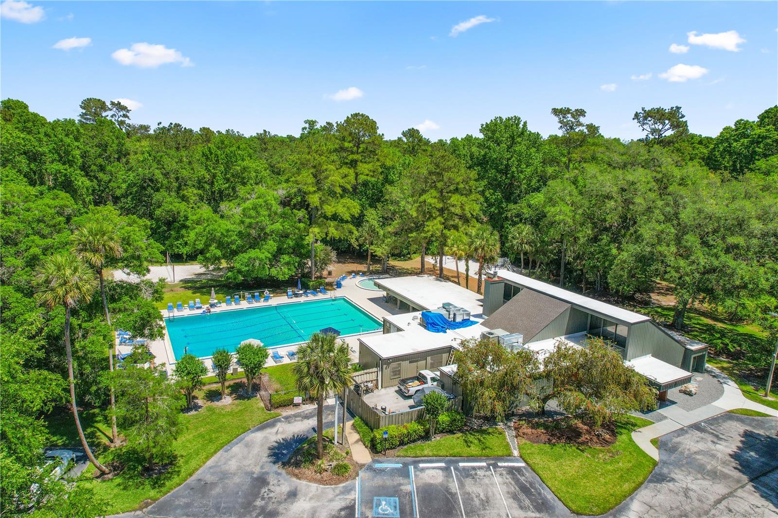 Image 37 of 44 For 704 Glasgow Court 704