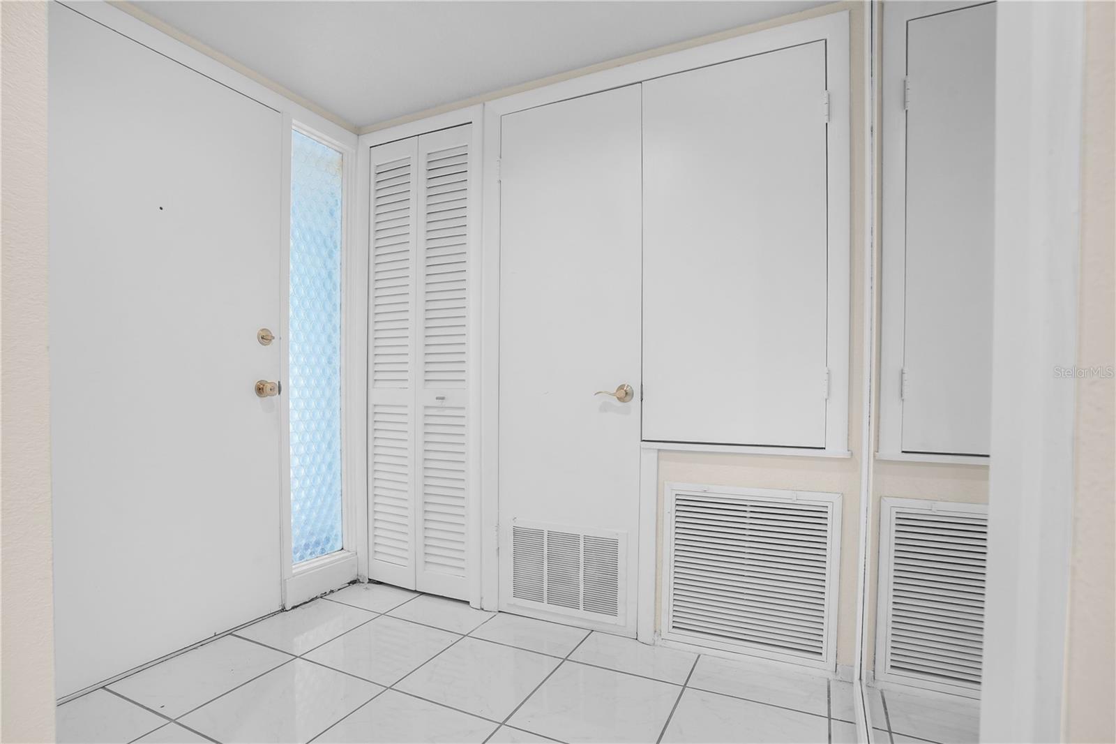 Image 4 of 44 For 704 Glasgow Court 704