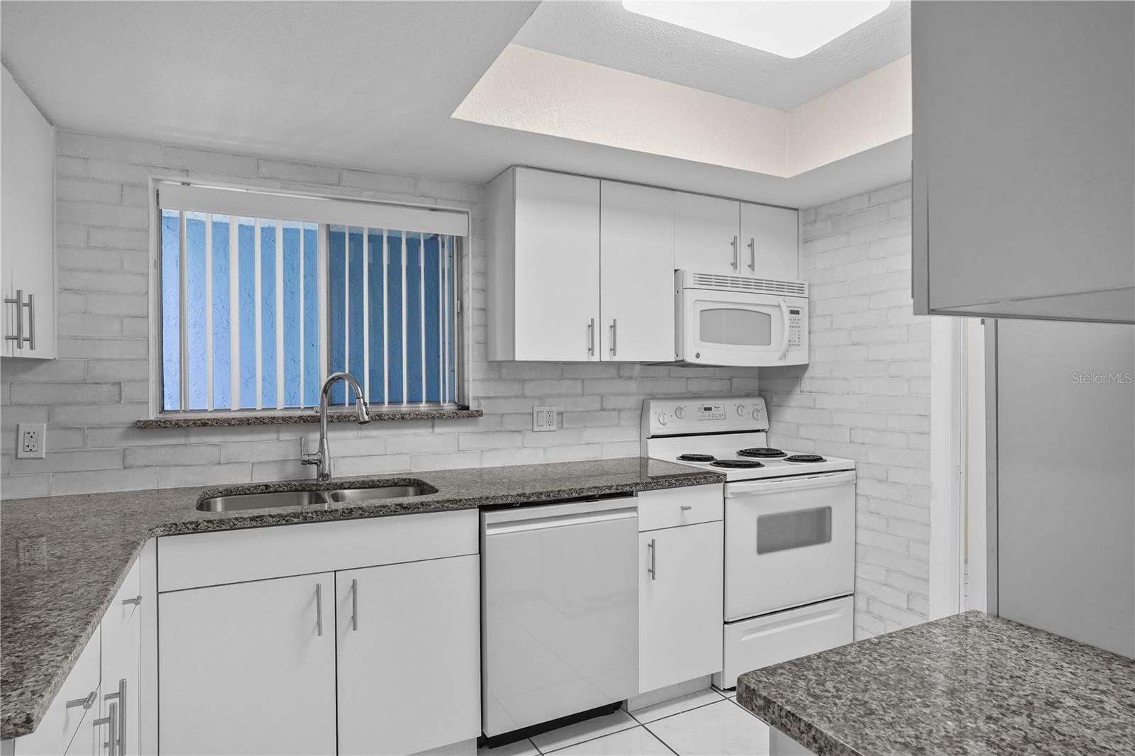 Image 8 of 44 For 704 Glasgow Court 704