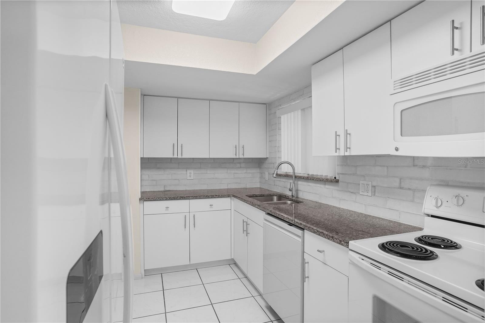 Image 9 of 44 For 704 Glasgow Court 704