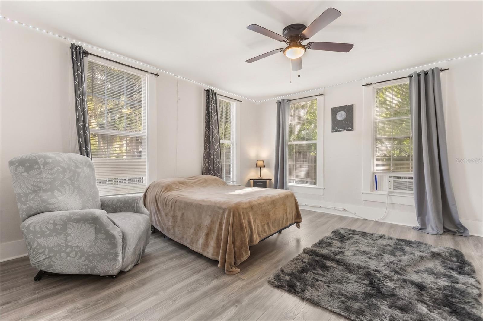 Image 6 of 19 For 829 3rd Street