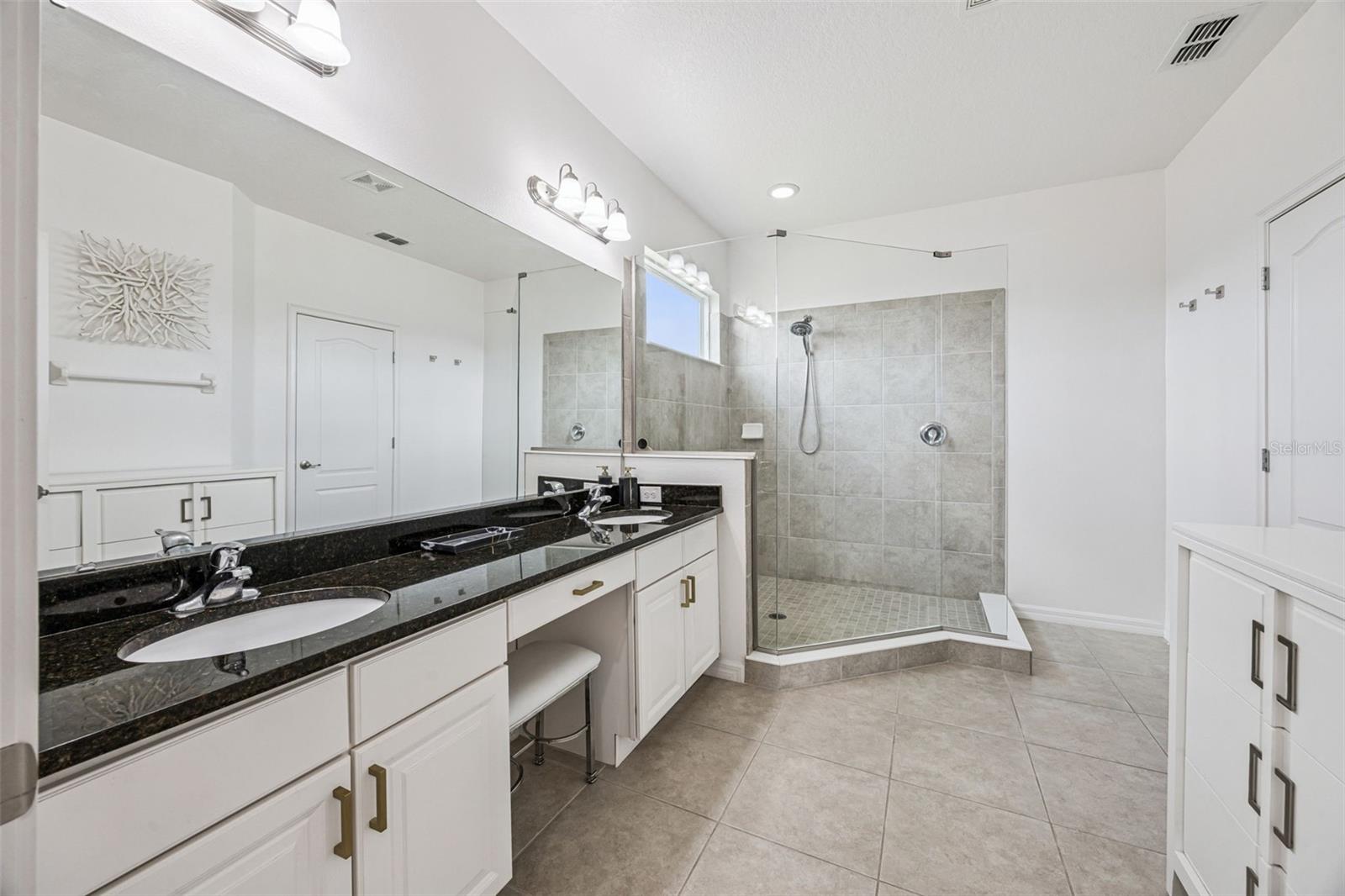 Image 21 of 83 For 4023 Oakrise Loop