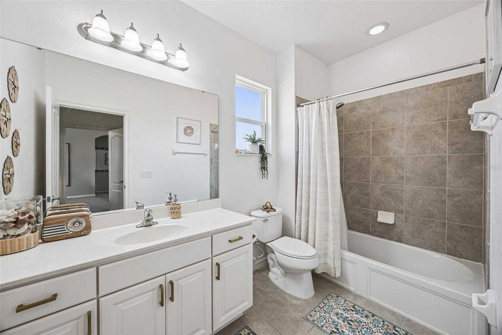 Image 22 of 83 For 4023 Oakrise Loop