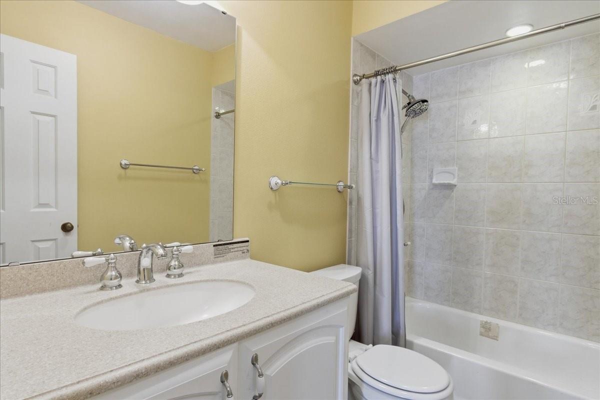 Image 20 of 37 For 1412 Oak Place B