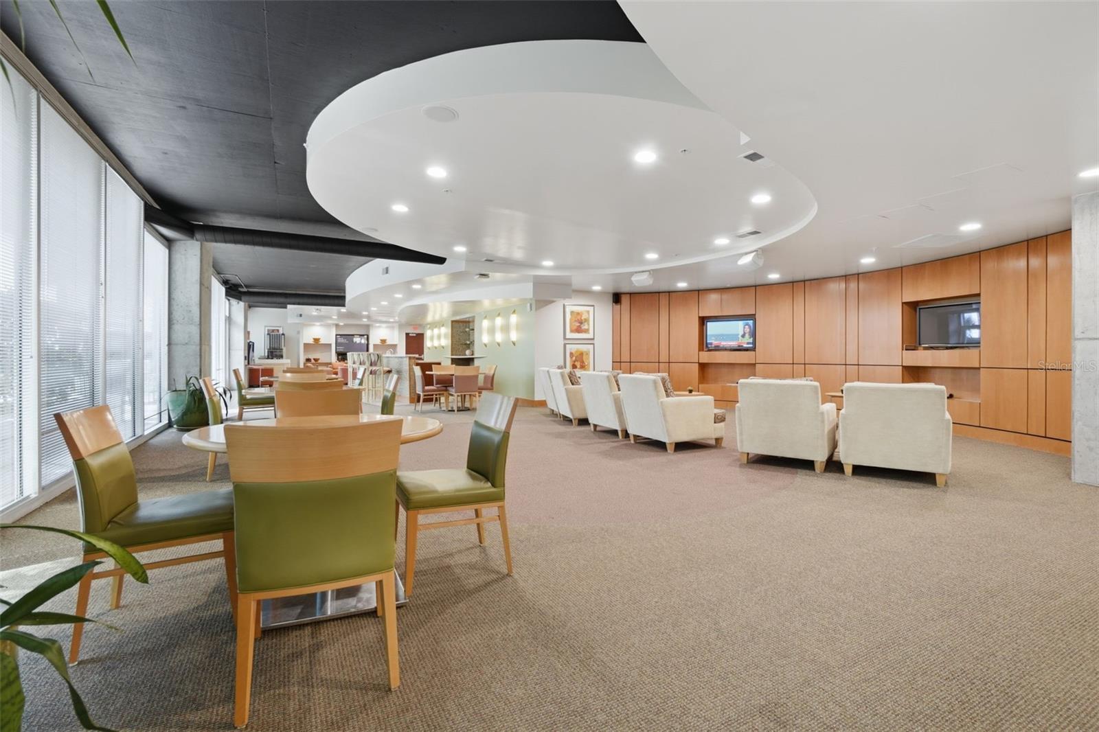 Image 11 of 36 For 155 Court Avenue 1107