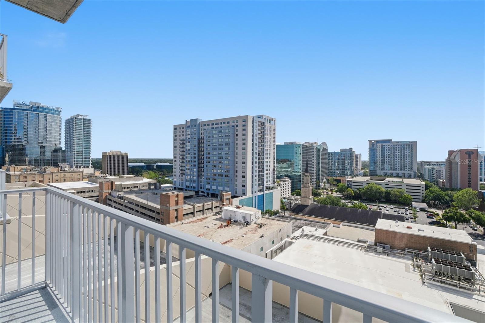 Image 23 of 36 For 155 Court Avenue 1107