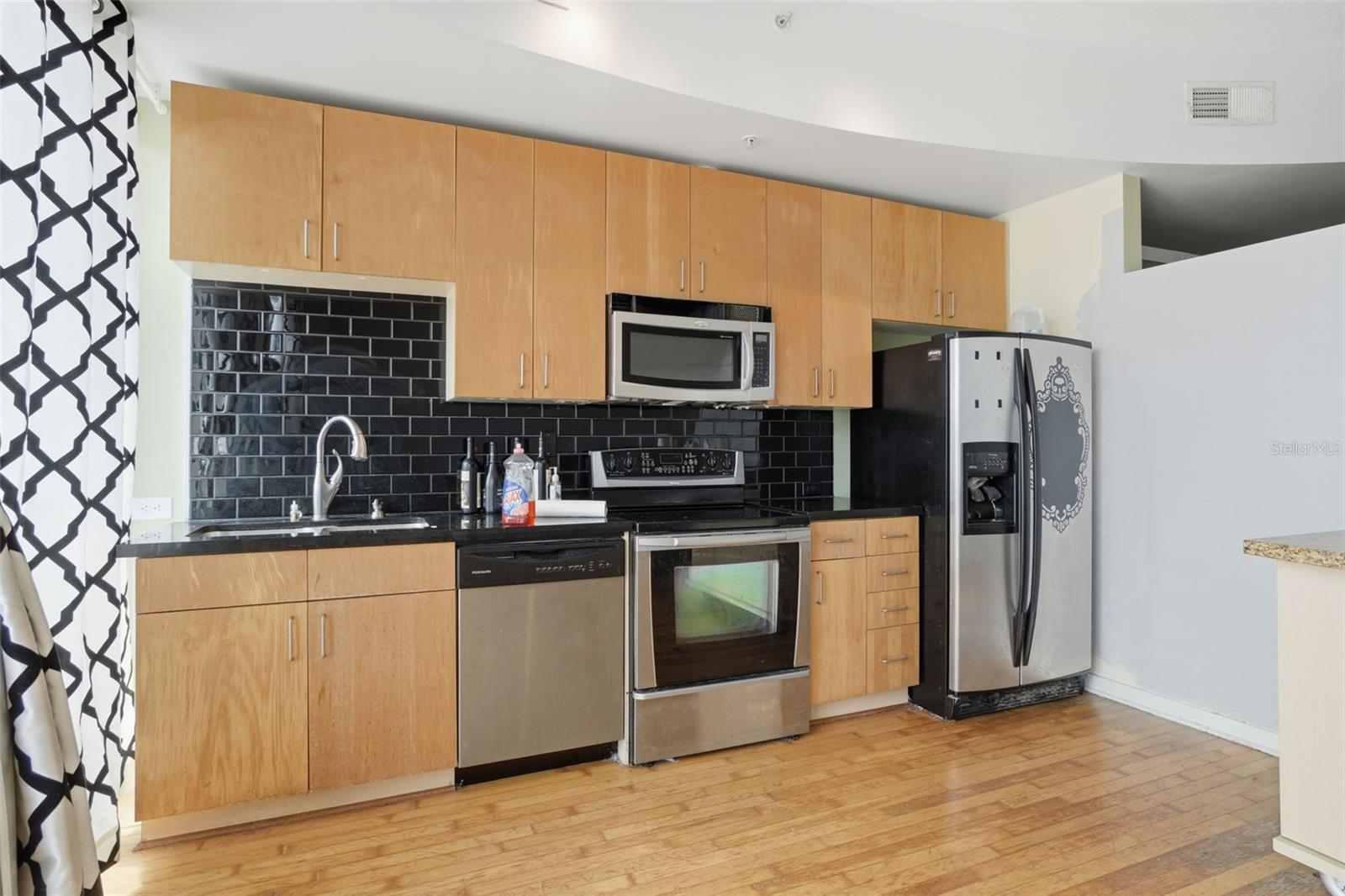 Image 27 of 36 For 155 Court Avenue 1107