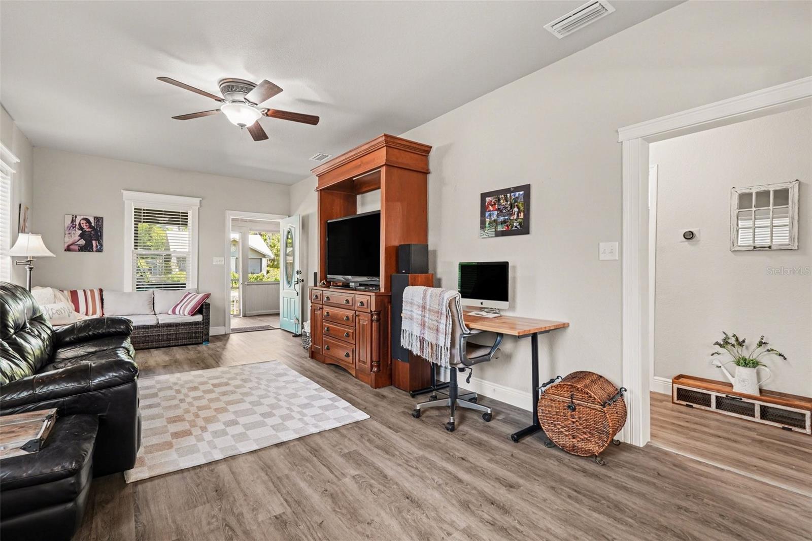 Image 7 of 27 For 604 Pennsylvania Avenue