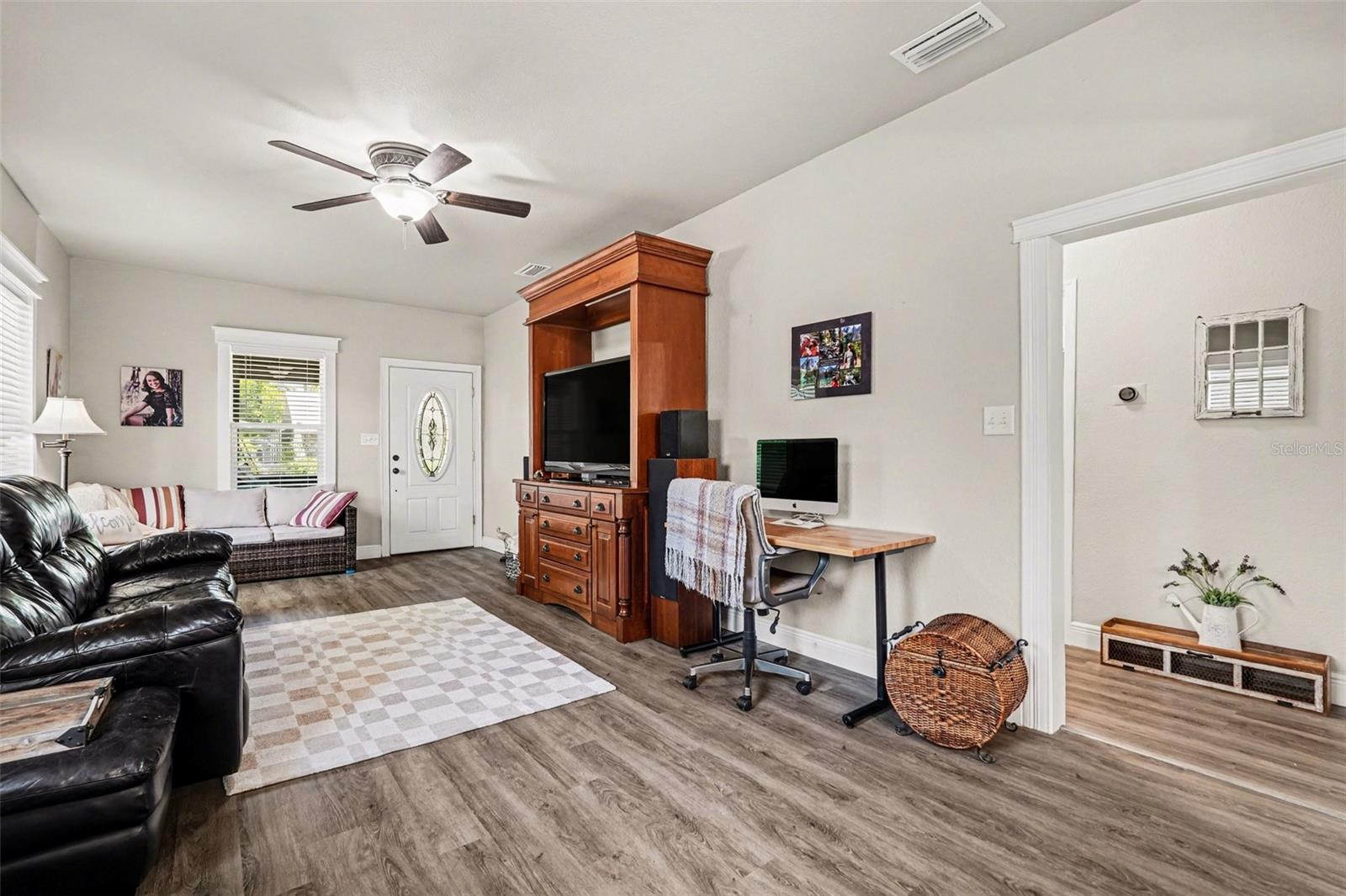 Image 8 of 27 For 604 Pennsylvania Avenue