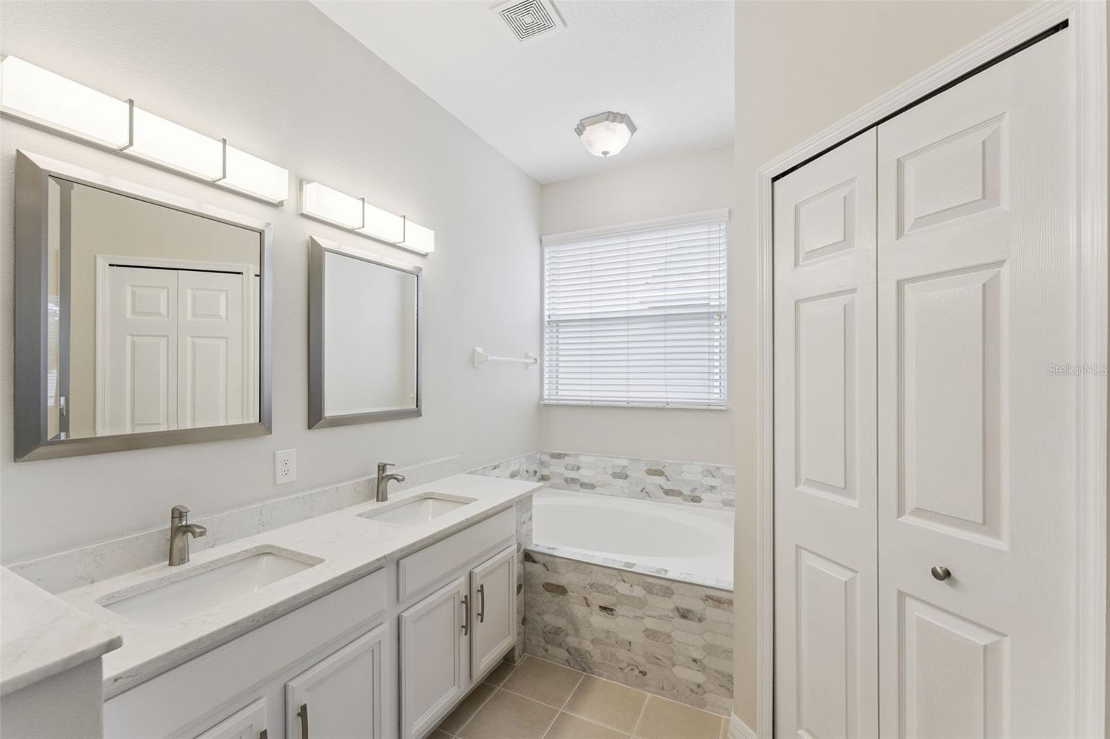 Image 14 of 37 For 1175 Newberg Court