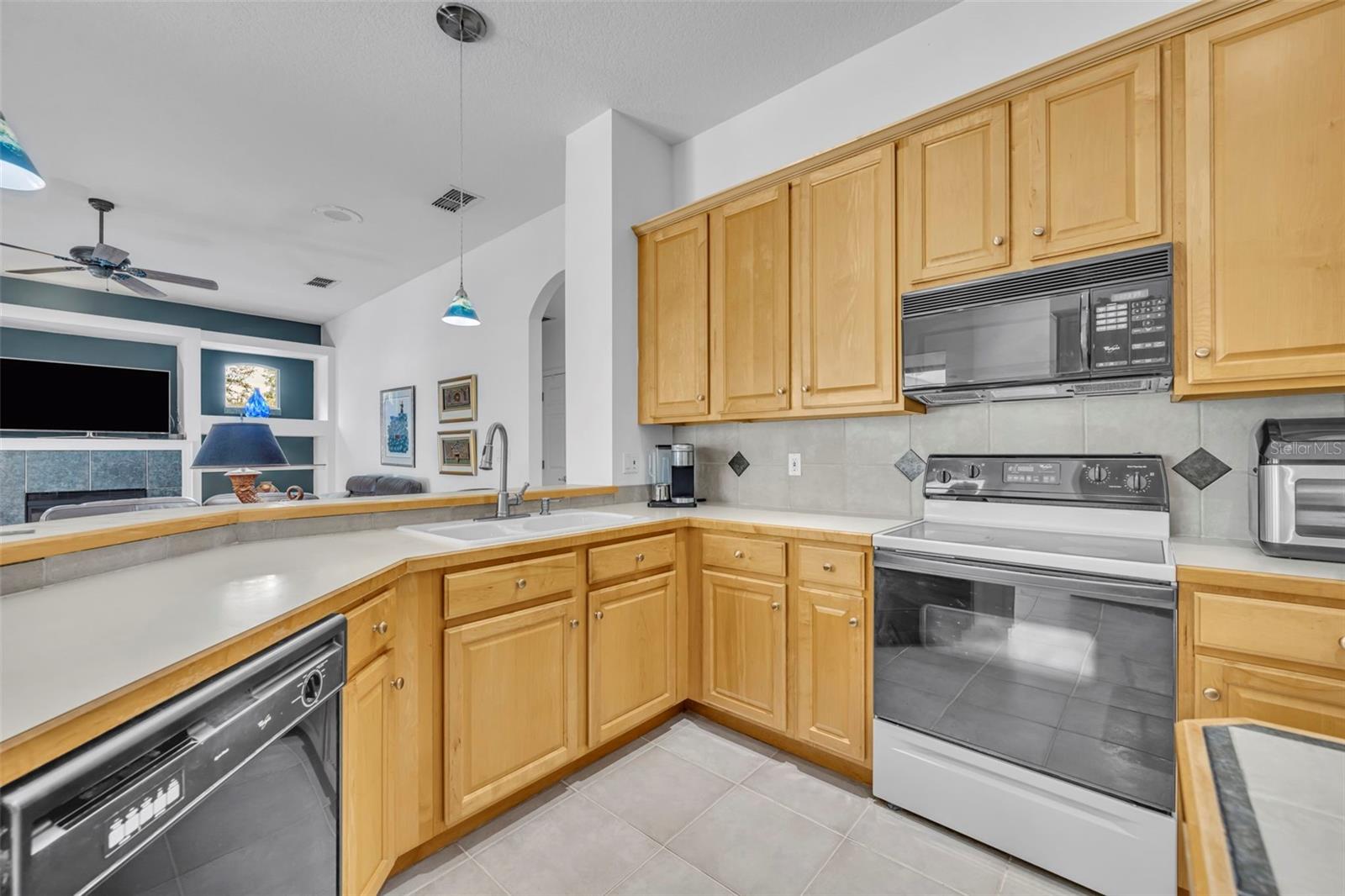 Image 16 of 45 For 652 Field Club Circle