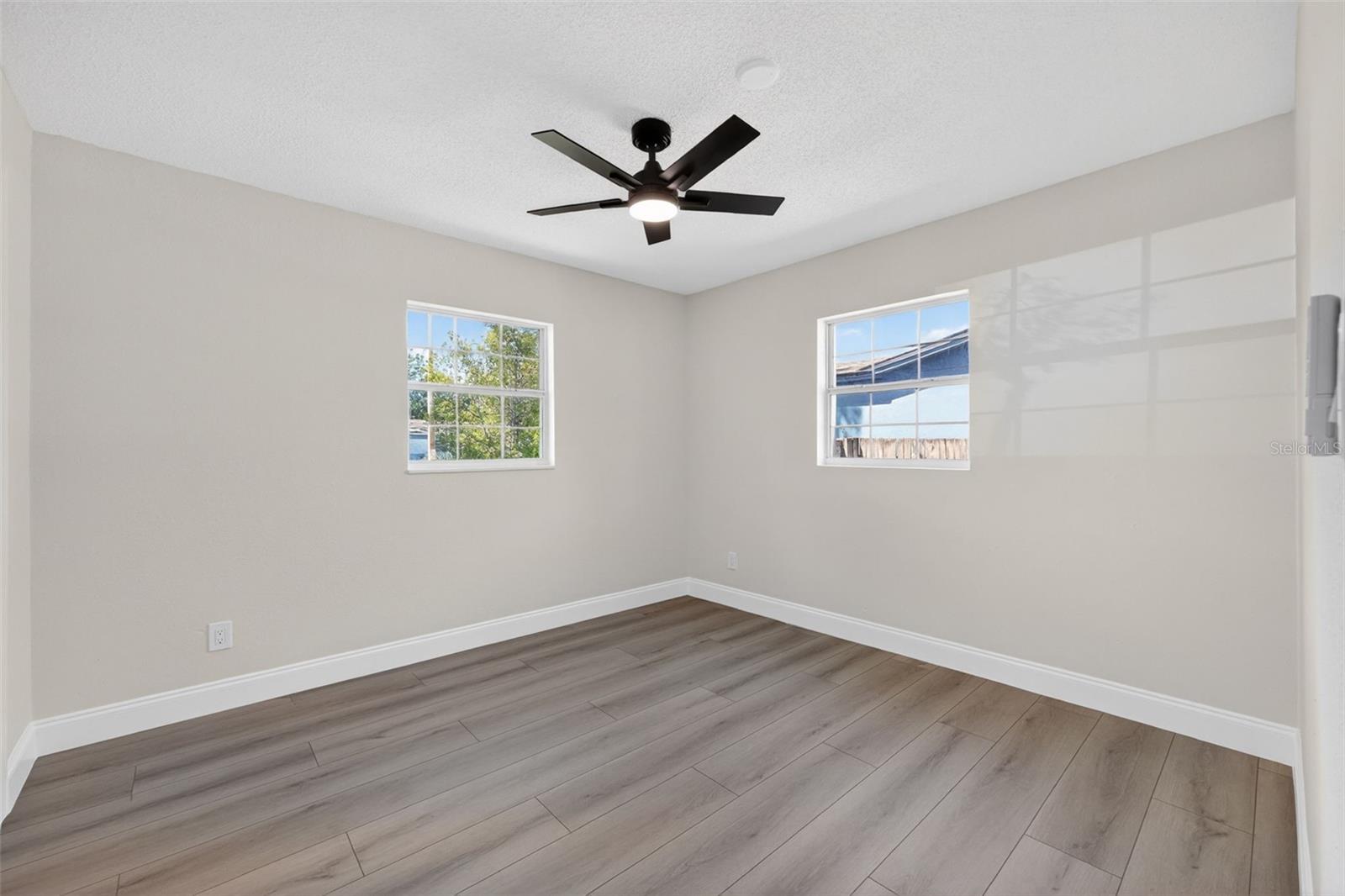 Image 14 of 20 For 11781 128th Avenue