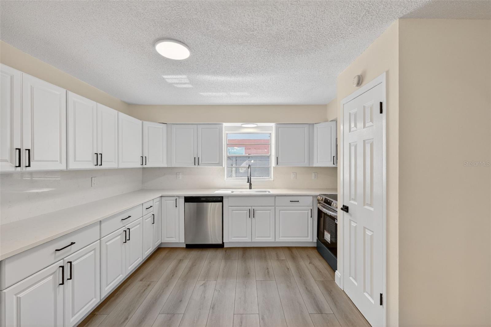 Image 5 of 20 For 11781 128th Avenue