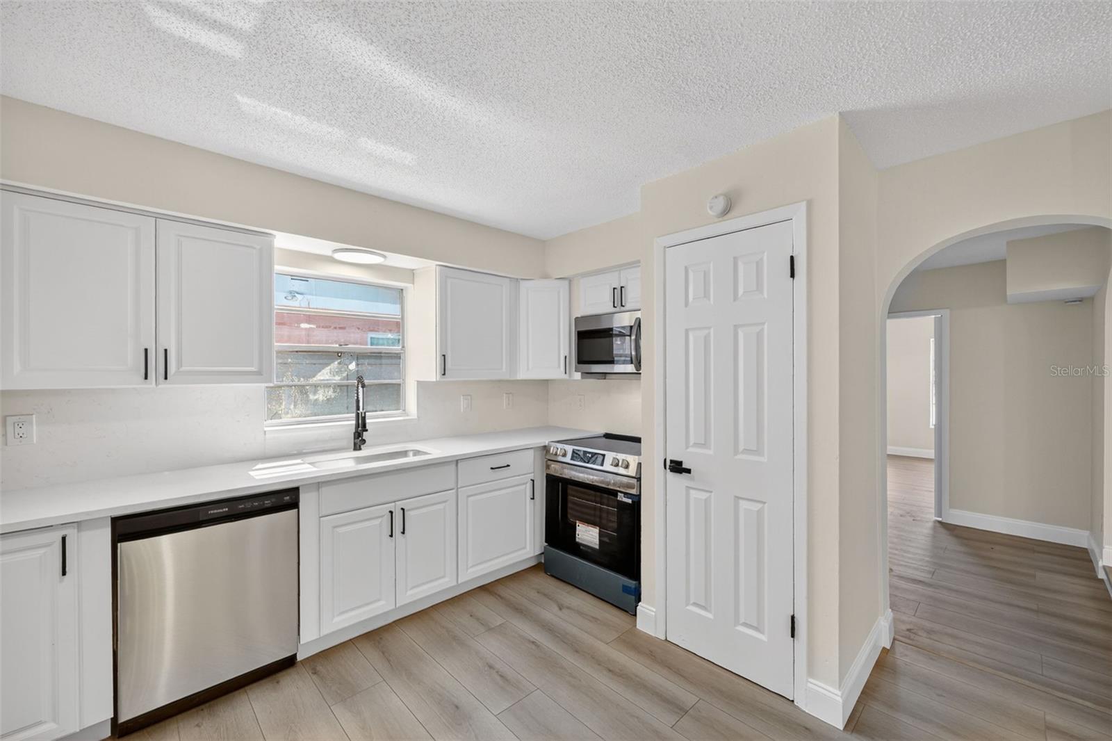 Image 6 of 20 For 11781 128th Avenue