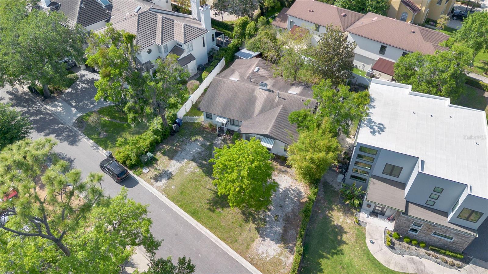 Image 11 of 16 For 521 Fairfax Avenue