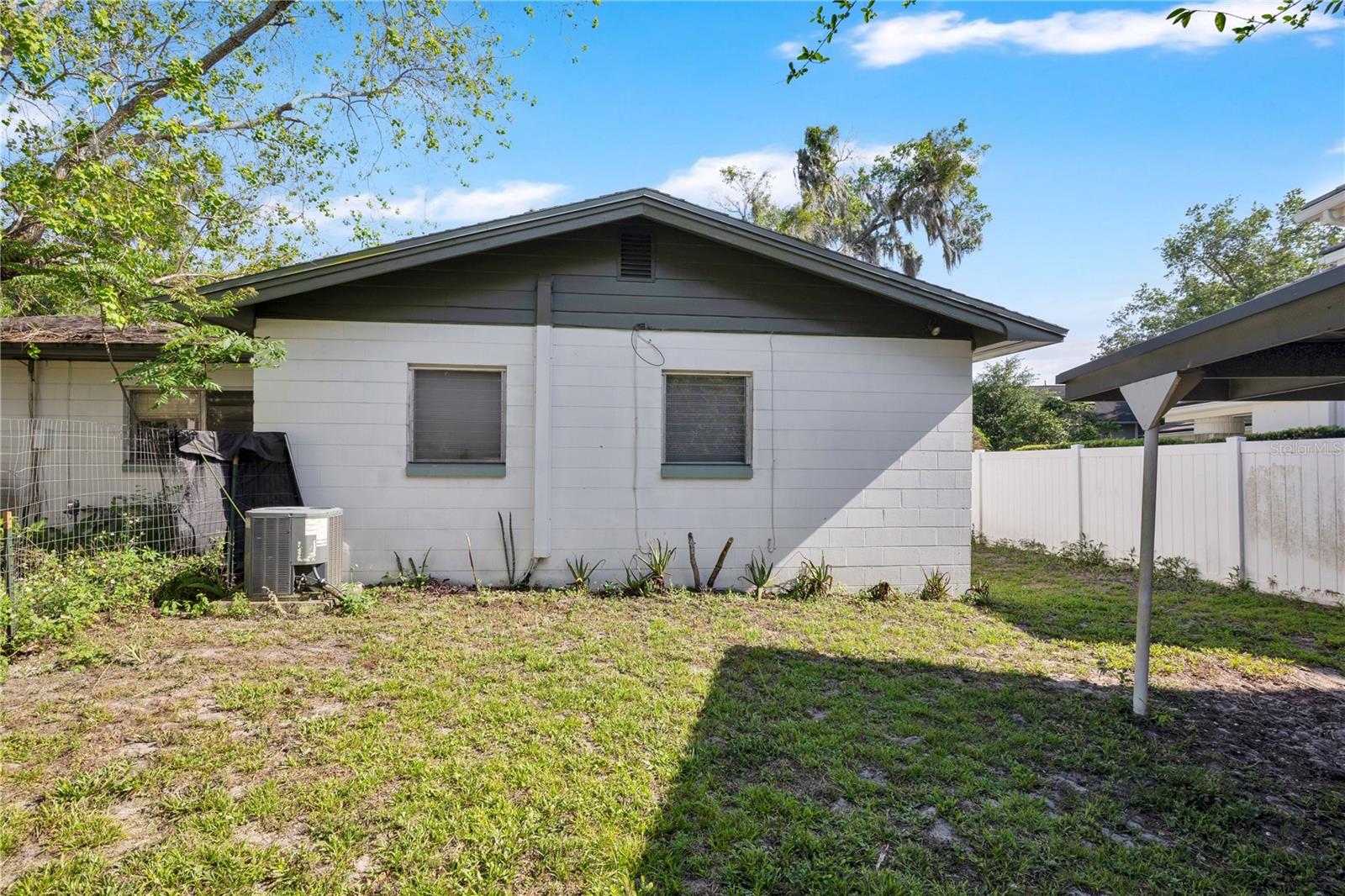 Image 5 of 16 For 521 Fairfax Avenue