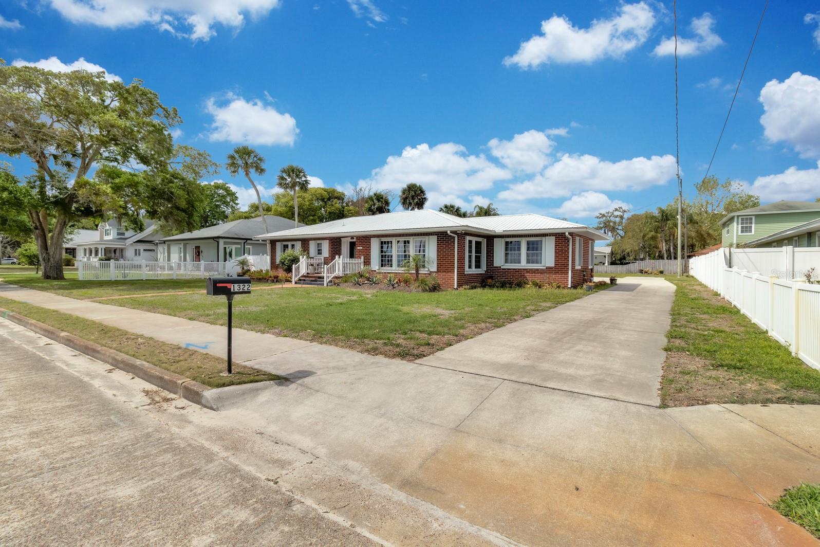 Image 18 of 21 For 1322 Riverside Drive