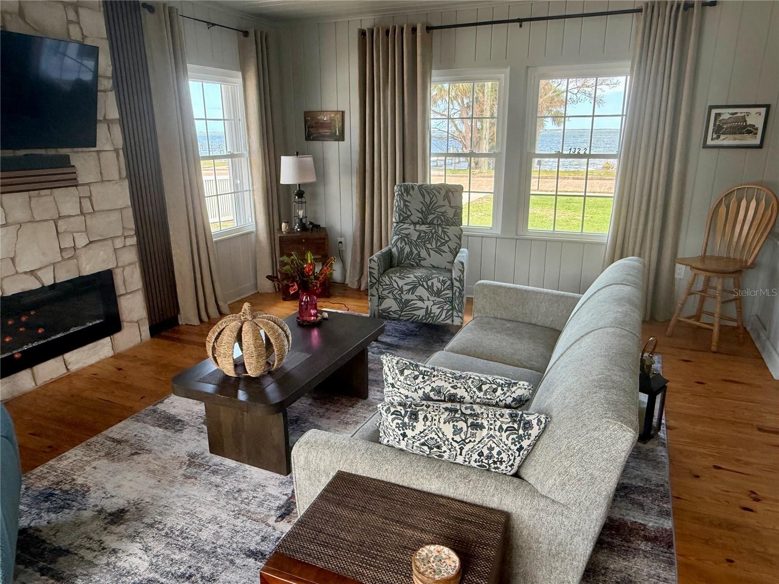 Image 8 of 21 For 1322 Riverside Drive