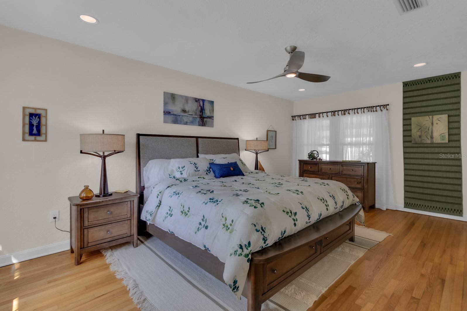 Image 9 of 21 For 1322 Riverside Drive