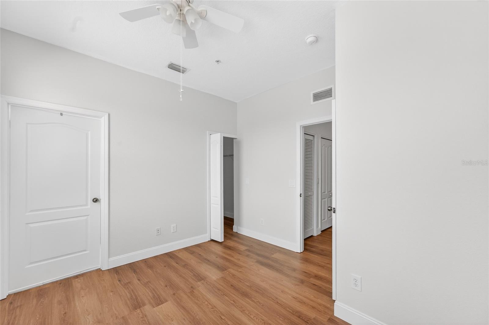 Image 20 of 46 For 216 Deepcove Road