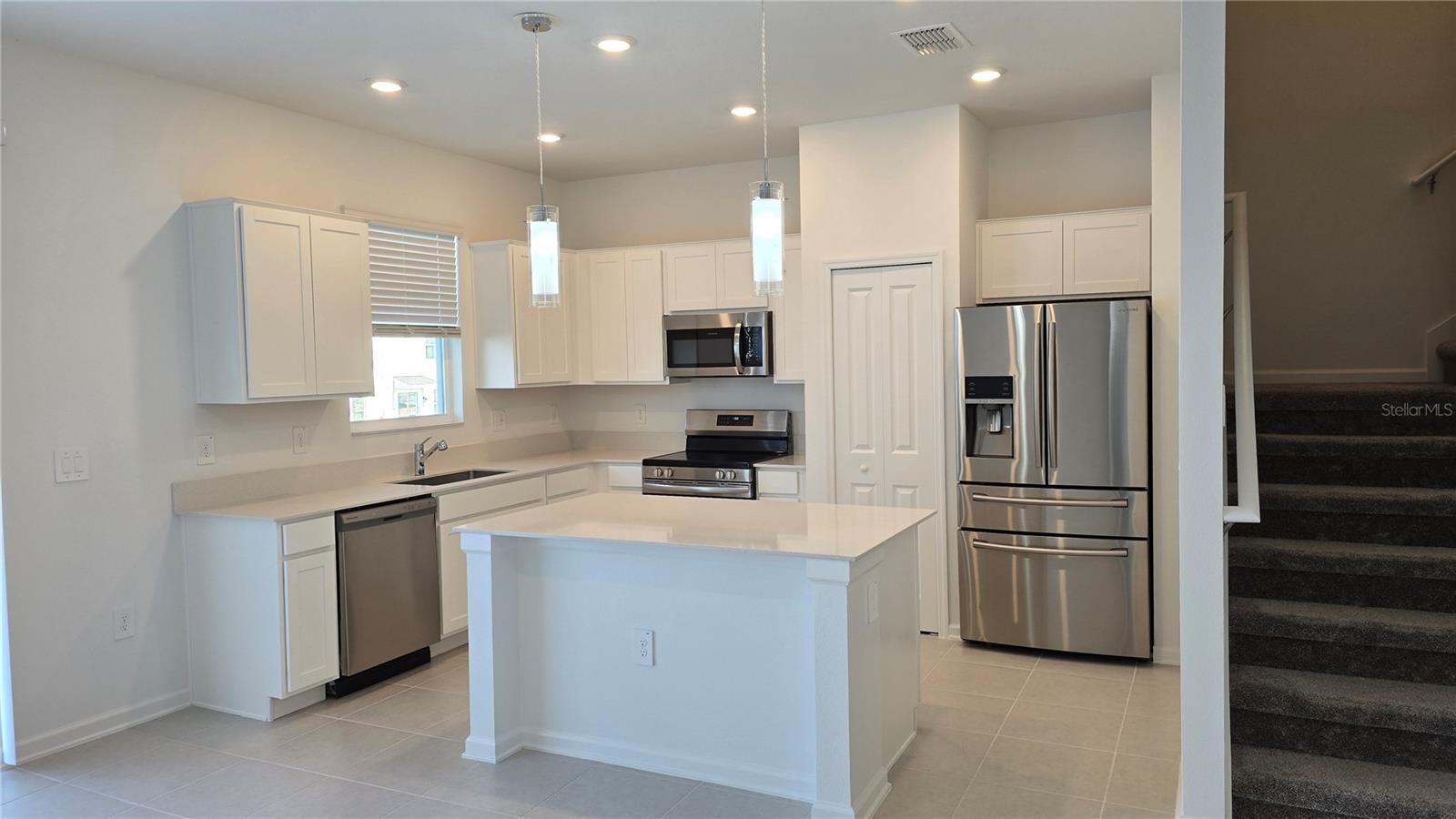 Image 14 of 82 For 2664 Armstrong Avenue