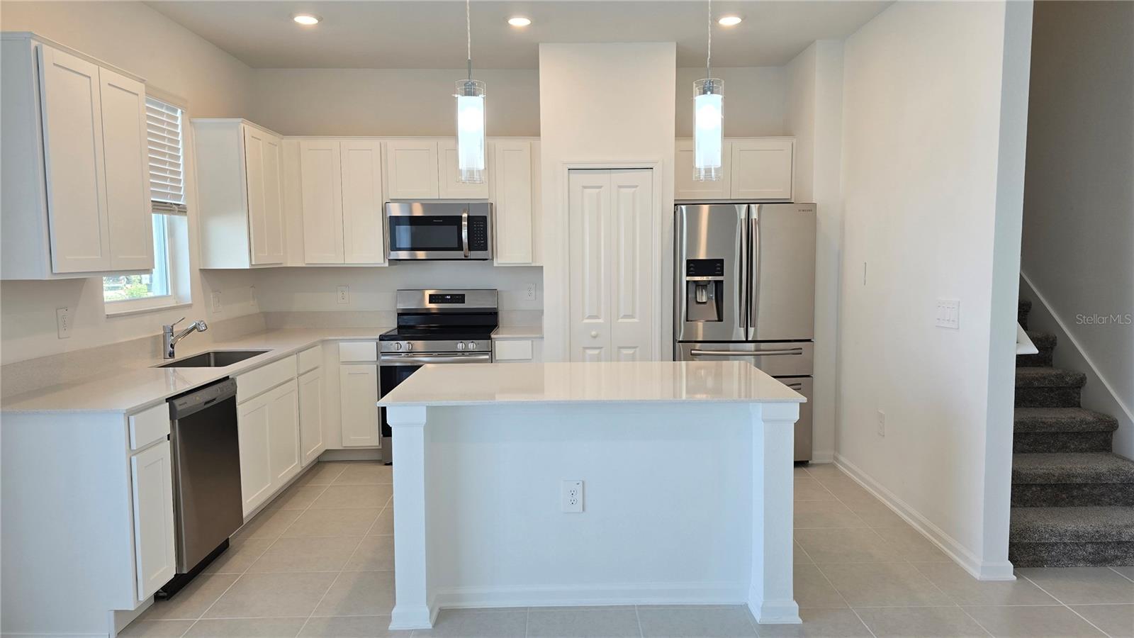 Image 15 of 82 For 2664 Armstrong Avenue