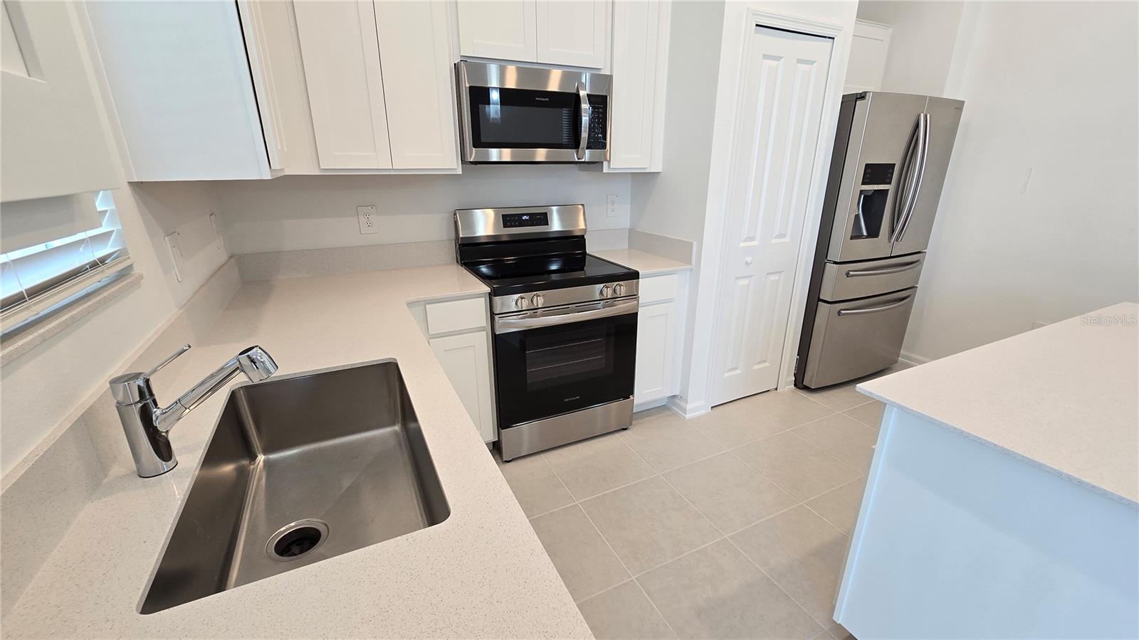 Image 16 of 82 For 2664 Armstrong Avenue