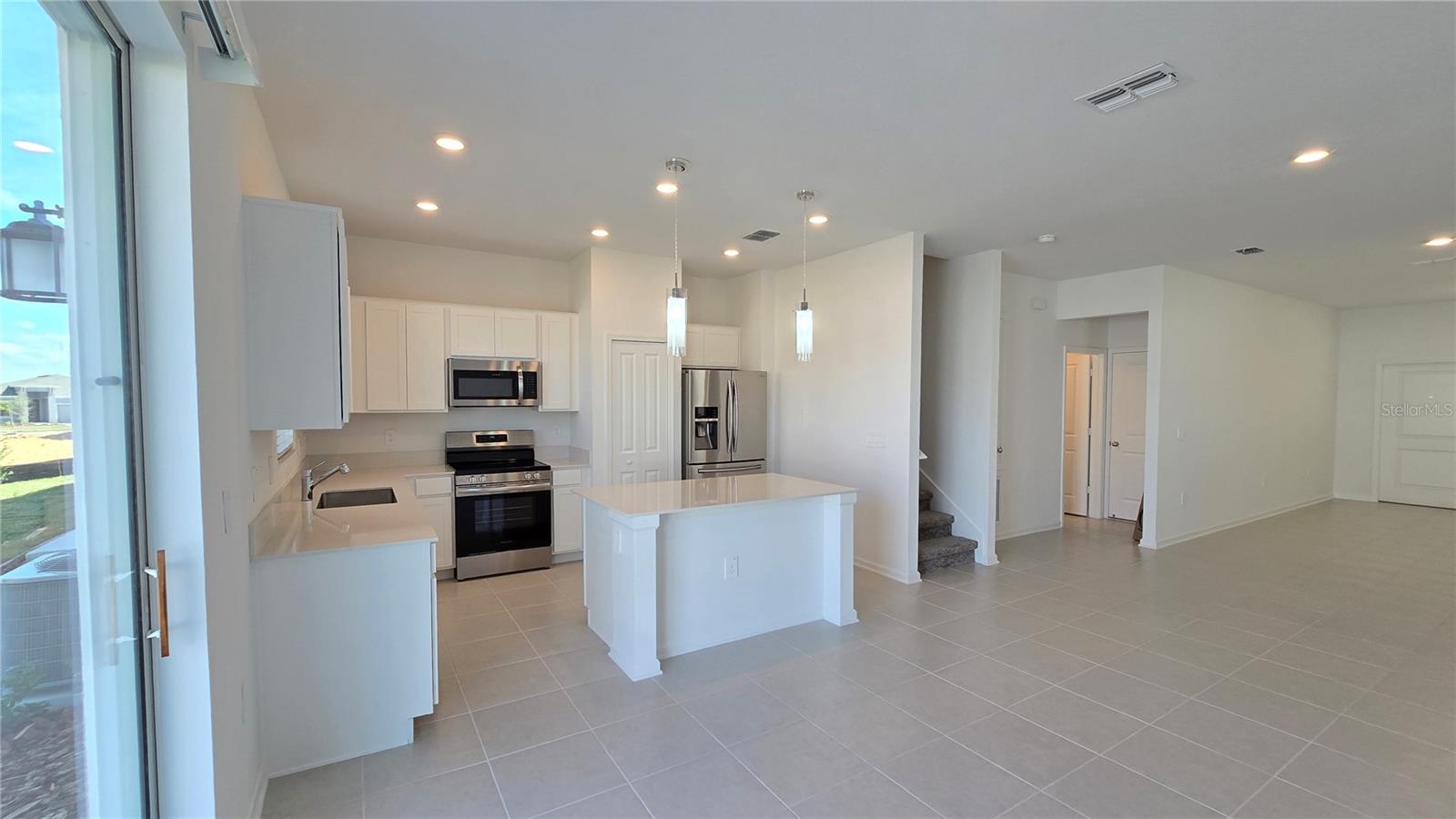 Image 21 of 82 For 2664 Armstrong Avenue